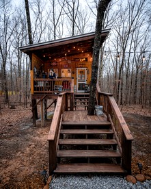 Tree House Glamping near Fall Creek Falls State Park and Chattanooga, Tennessee - Dunlap, Tennessee - glamping.directory