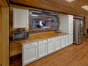 Large Vacation Rental in Gatlinburg, Tennessee, Perfect for Family Gatherings near the Great Smoky Mountains - Gatlinburg, Tennessee - glamping.directory