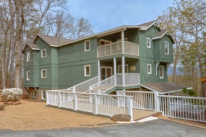 Large Vacation Rental in Gatlinburg, Tennessee, Perfect for Family Gatherings near the Great Smoky Mountains - glamping.directory