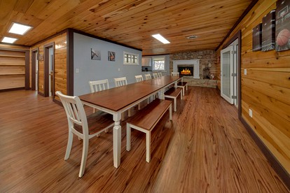 Large Vacation Rental in Gatlinburg, Tennessee, Perfect for Family Gatherings near the Great Smoky Mountains - Gatlinburg, Tennessee - glamping.directory
