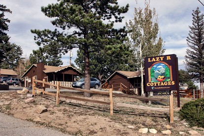 Dog-Friendly Cabin Great for Groups in Colorado - Estes Park, Colorado - glamping.directory
