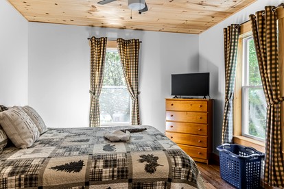 Cozy Secluded Cabin with Fire Pit and Barbecue in Greenville, Maine - Greenville, Maine - glamping.directory