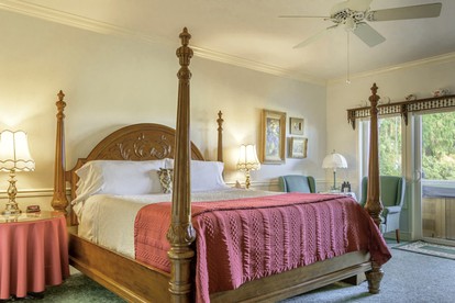 Beautifully-Decorated Suite Rental a Private Hot Tub near Hurricane Ridge, Washington - Port Angeles, Washington - glamping.directory