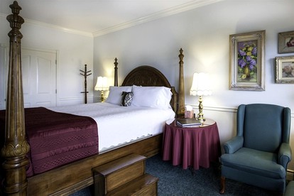 Beautifully-Decorated Suite Rental a Private Hot Tub near Hurricane Ridge, Washington - Port Angeles, Washington - glamping.directory