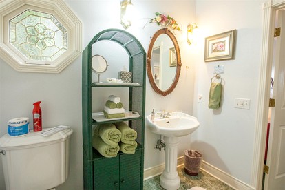 Beautifully-Decorated Suite Rental a Private Hot Tub near Hurricane Ridge, Washington - Port Angeles, Washington - glamping.directory