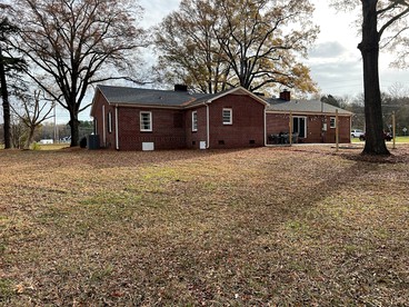 Family-Friendly Cottage with Pool Table and Fire Pit in Indian Trail, North Carolina - Indian Trail, North Carolina - glamping.directory