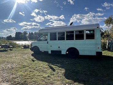 Coastal Style Bus Farm Retreat with Pond Dock and Peaceful Nature Views in Stillwater, Pennsylvania - glamping.directory