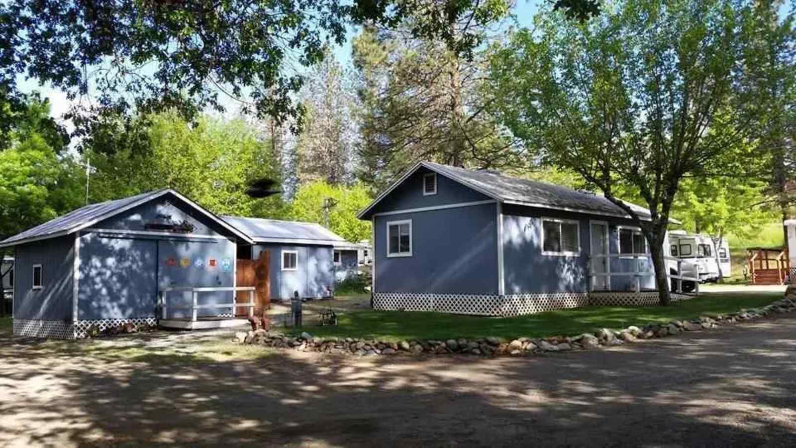 Old Lewiston Bridge RV Resort - Lewiston, California - glamping.directory