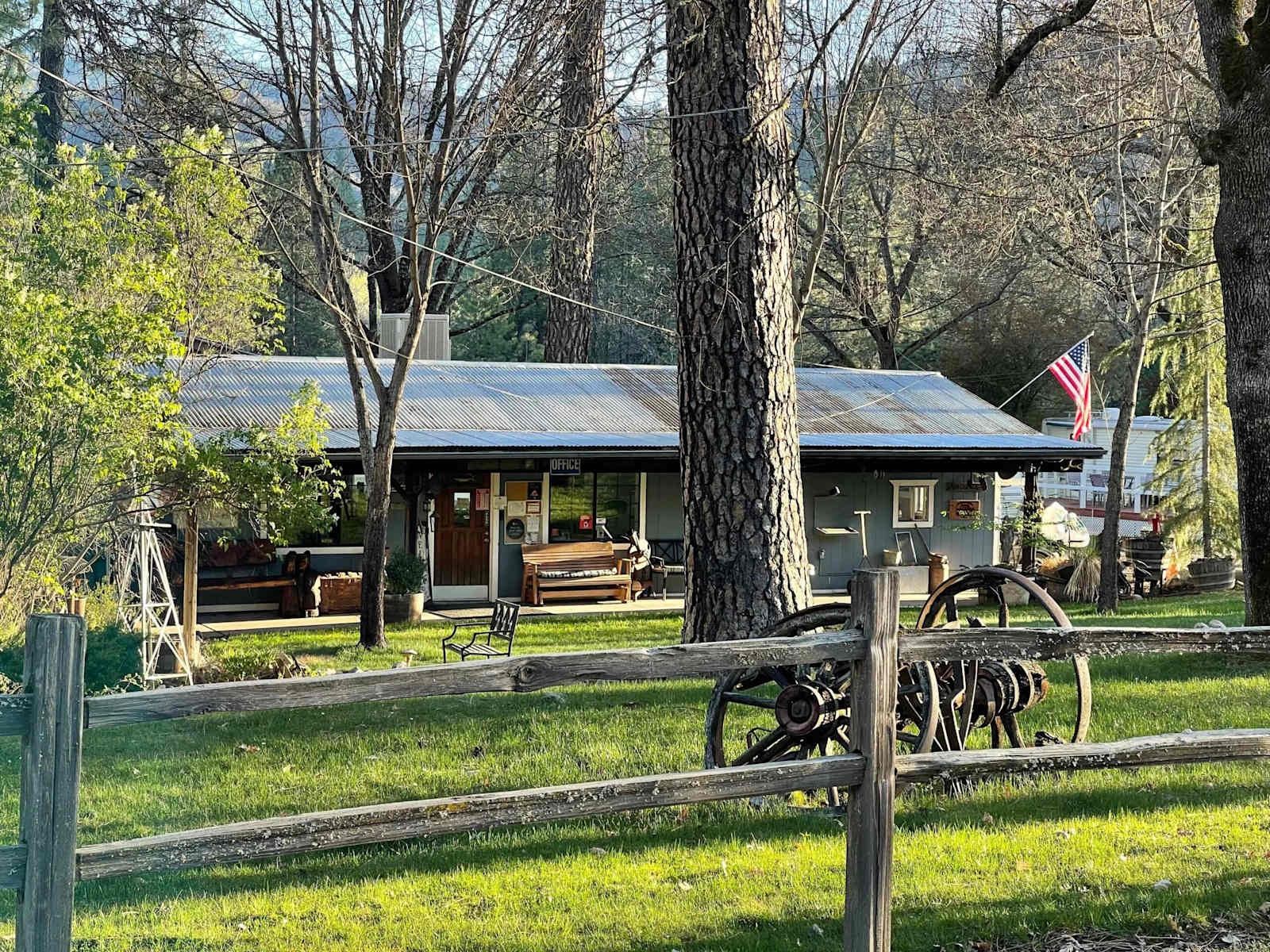 Old Lewiston Bridge RV Resort - Lewiston, California - glamping.directory