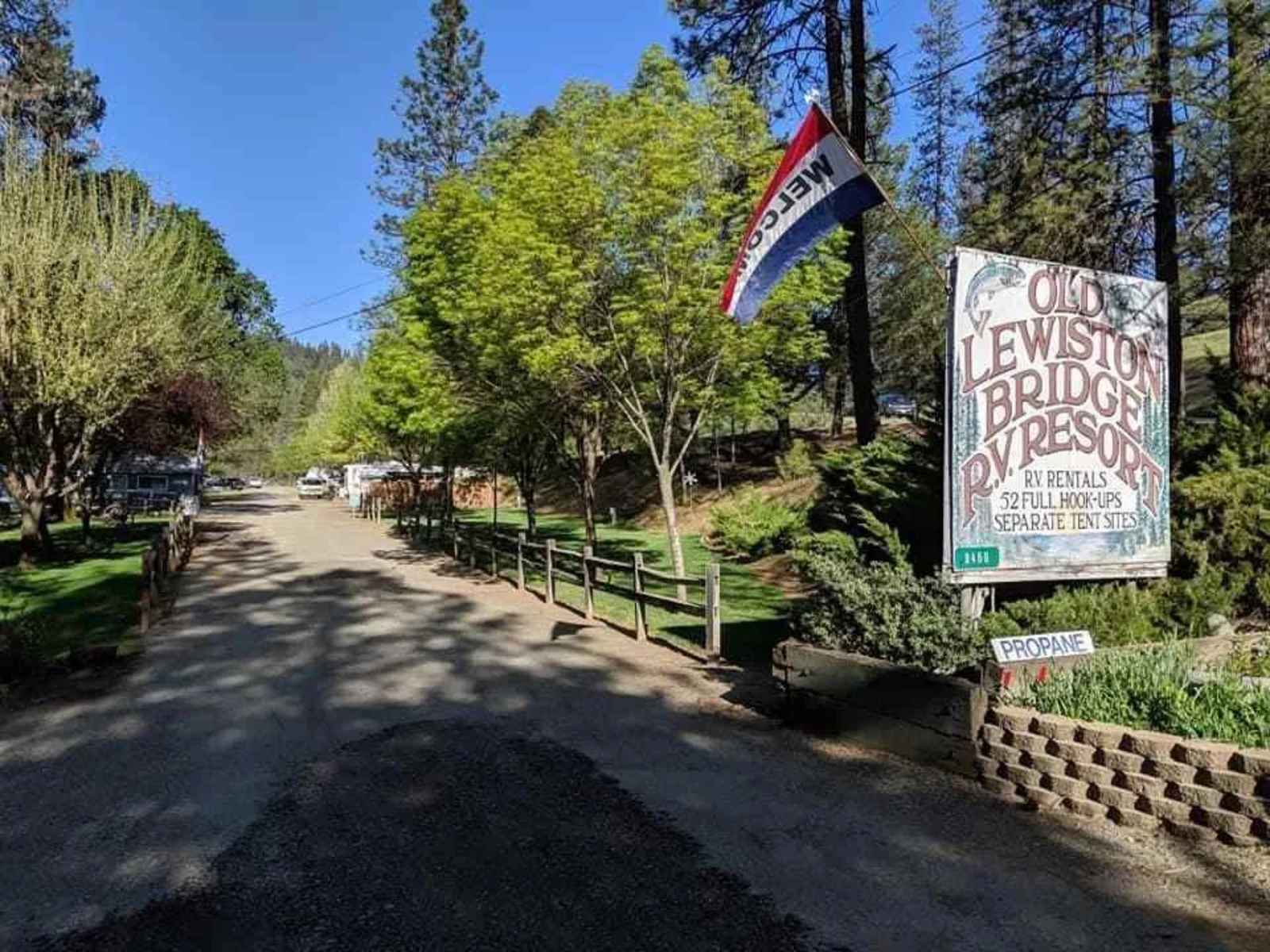 Old Lewiston Bridge RV Resort - Lewiston, California - glamping.directory
