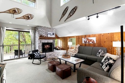 Cozy Mountain Townhouse with Fireplace near Stratton Mountain, Bondville, VT - Bondville, Vermont - glamping.directory
