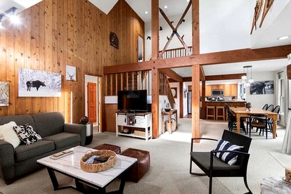 Cozy Mountain Townhouse with Fireplace near Stratton Mountain, Bondville, VT - Bondville, Vermont - glamping.directory