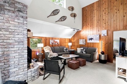 Cozy Mountain Townhouse with Fireplace near Stratton Mountain, Bondville, VT - Bondville, Vermont - glamping.directory