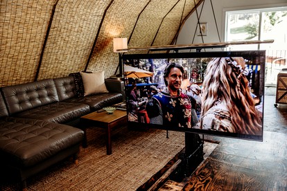 Fantastic Barn Suite with Hot-tub and Petting Zoo in Sugar Grove, North Carolina - Sugar Grove, North Carolina - glamping.directory
