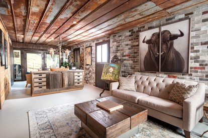 Fantastic Barn Suite with Hot-tub and Petting Zoo in Sugar Grove, North Carolina - Sugar Grove, North Carolina - glamping.directory