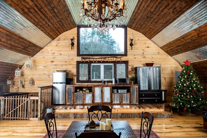 Fantastic Barn Suite with Hot-tub and Petting Zoo in Sugar Grove, North Carolina - Sugar Grove, North Carolina - glamping.directory