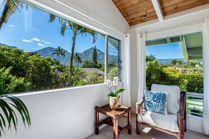 Hawaiian Getaways in this Fully-Equipped, Beach Adjacent Rental in Hanalei - Hanalei, Hawaii - glamping.directory