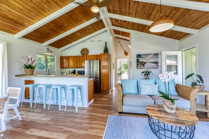 Hawaiian Getaways in this Fully-Equipped, Beach Adjacent Rental in Hanalei - Hanalei, Hawaii - glamping.directory