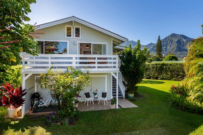 Hawaiian Getaways in this Fully-Equipped, Beach Adjacent Rental in Hanalei - glamping.directory