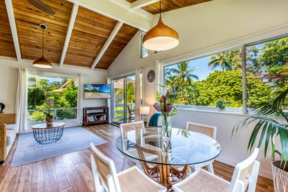 Hawaiian Getaways in this Fully-Equipped, Beach Adjacent Rental in Hanalei - Hanalei, Hawaii - glamping.directory