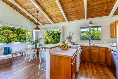 Hawaiian Getaways in this Fully-Equipped, Beach Adjacent Rental in Hanalei - Hanalei, Hawaii - glamping.directory