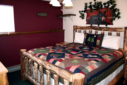 Rocky Mountain National Park Vacation: Charming Cabin with a Heated Pool in Estes Park, CO - Estes Park, Colorado - glamping.directory