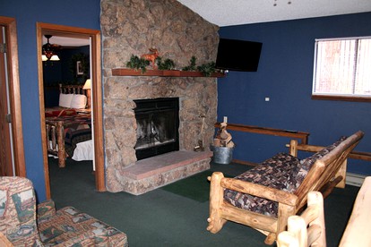 Rocky Mountain National Park Vacation: Charming Cabin with a Heated Pool in Estes Park, CO - Estes Park, Colorado - glamping.directory