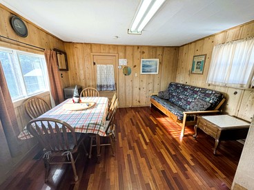 Rustic Cabin on Lake Taneycomo, Perfect for Your Next Fishing Vacation in Rockaway Beach, Missouri - Rockaway Beach, Missouri - glamping.directory