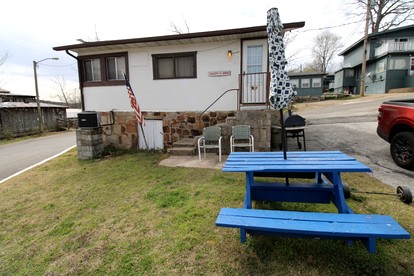 Rustic Cabin on Lake Taneycomo, Perfect for Your Next Fishing Vacation in Rockaway Beach, Missouri - Rockaway Beach, Missouri - glamping.directory