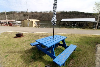 Rustic Cabin on Lake Taneycomo, Perfect for Your Next Fishing Vacation in Rockaway Beach, Missouri - Rockaway Beach, Missouri - glamping.directory