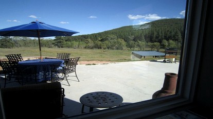 Beautiful Cottage Rental with Stunning Views near Santa Fe, New Mexico - Las Vegas, New Mexico - glamping.directory