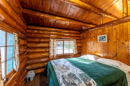 Cozy Lakeside Cabin with Scenic Views & Spacious Deck in Orr, Minnesota - Orr, Minnesota - glamping.directory
