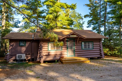 Cozy Lakeside Cabin with Scenic Views & Spacious Deck in Orr, Minnesota - Orr, Minnesota - glamping.directory