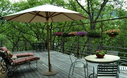 One-of-a-Kind Artistic Cottage Rental with Custom Furniture in Ashland, Oregon - Ashland, Oregon - glamping.directory