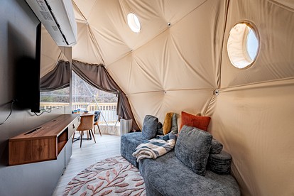 Romantic Geodesic Dome with Hot Tub, Perfect for Stargazing in Pipestem, West Virginia - Pipestem, West Virginia - glamping.directory