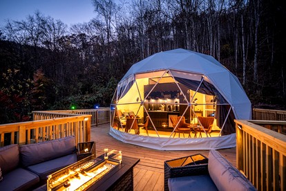 Romantic Geodesic Dome with Hot Tub, Perfect for Stargazing in Pipestem, West Virginia - Pipestem, West Virginia - glamping.directory