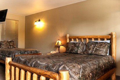 Homey Vacation Suite in Bonners Ferry Lodge near Schweitzer Mountain Resort, Idaho - Bonners Ferry, Idaho - glamping.directory