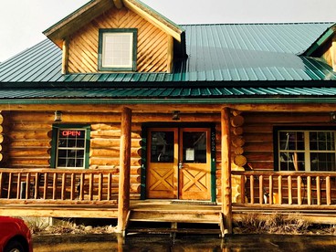 Homey Vacation Suite in Bonners Ferry Lodge near Schweitzer Mountain Resort, Idaho - glamping.directory