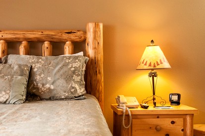 Homey Vacation Suite in Bonners Ferry Lodge near Schweitzer Mountain Resort, Idaho - Bonners Ferry, Idaho - glamping.directory