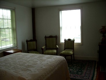 Romantic Room for a Couples’ Weekend Getaway near Keuka Lake State Park in New York - Jerusalem, New York - glamping.directory