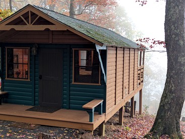 Private Mountain Sanctuary Cabin Surrounded by Protected Forest in Black Mountain, North Carolina - Black Mountain, North Carolina - glamping.directory