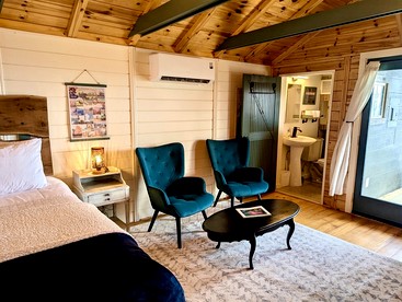 Private Mountain Sanctuary Cabin Surrounded by Protected Forest in Black Mountain, North Carolina - Black Mountain, North Carolina - glamping.directory