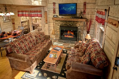 Cozy Tennessee Cabin Rental in Gatlinburg for a Family Getaway - Gatlinburg, Tennessee - glamping.directory