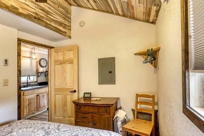 Vibrant Cozy Cabin Retreat near Black Hills Mountain in South Dakota - Keystone, South Dakota - glamping.directory