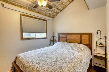 Vibrant Cozy Cabin Retreat near Black Hills Mountain in South Dakota - Keystone, South Dakota - glamping.directory