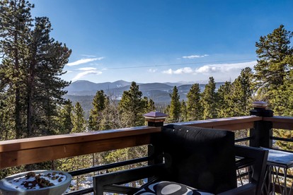 Unique Getaway Rental for Couples with Hot Tub and Stunning Views near Boulder in Black Hawk, Colorado - Black Hawk, Colorado - glamping.directory