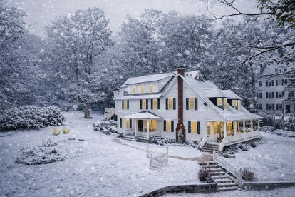 Enormous Spacious Cabin with Jacuzzi Perfect for Groups in New Hampshire - glamping.directory