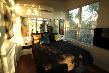Romantic Escapes to Texas like No Other in this Wonderful Tree House in Leander - Leander, Texas - glamping.directory