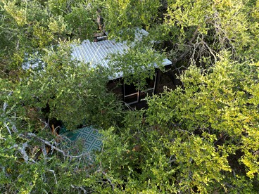Romantic Escapes to Texas like No Other in this Wonderful Tree House in Leander - Leander, Texas - glamping.directory
