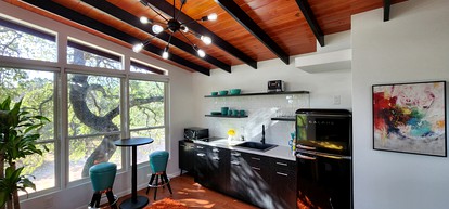 Romantic Escapes to Texas like No Other in this Wonderful Tree House in Leander - Leander, Texas - glamping.directory